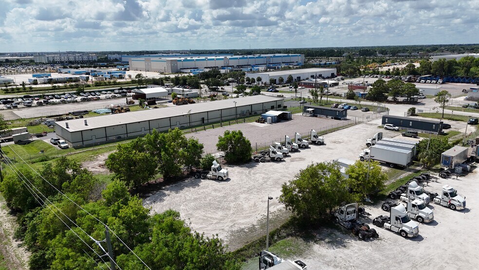 More Photos Of 8101 Mainline Pky, Fort Myers Warehouse For Lease