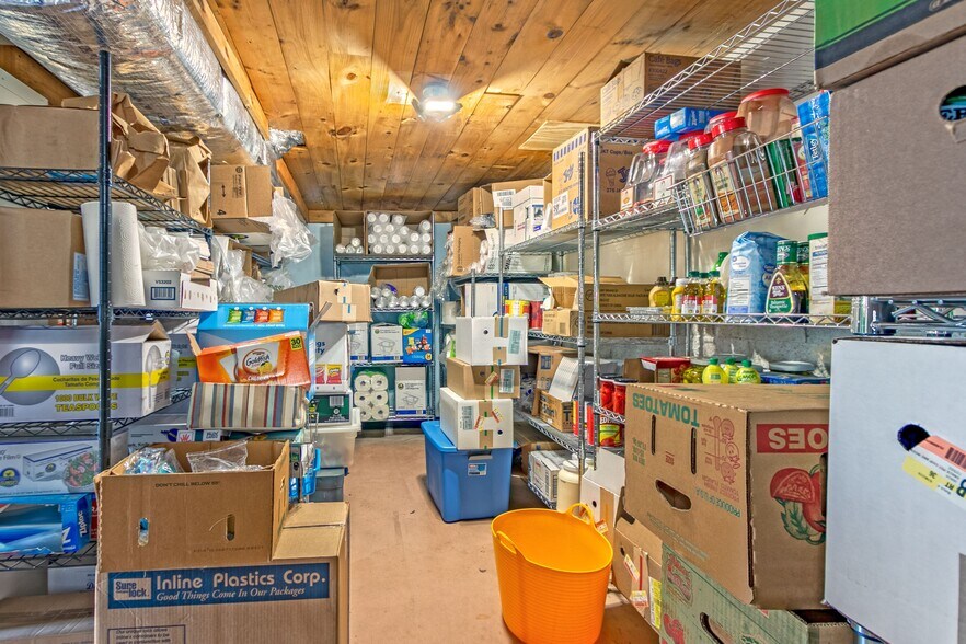 More Photos Of 35 Nehantic Dr, Niantic Storefront Retail Residential For Sale