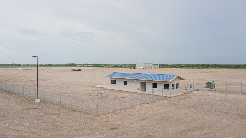 More Photos Of 7044 Interstate 10, Sealy Distribution For Sale