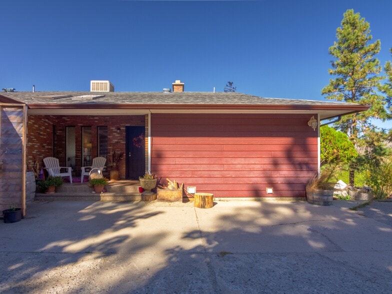 More Photos Of 1580 Chapman Rd, Okanagan Falls Winery Vineyard For Sale