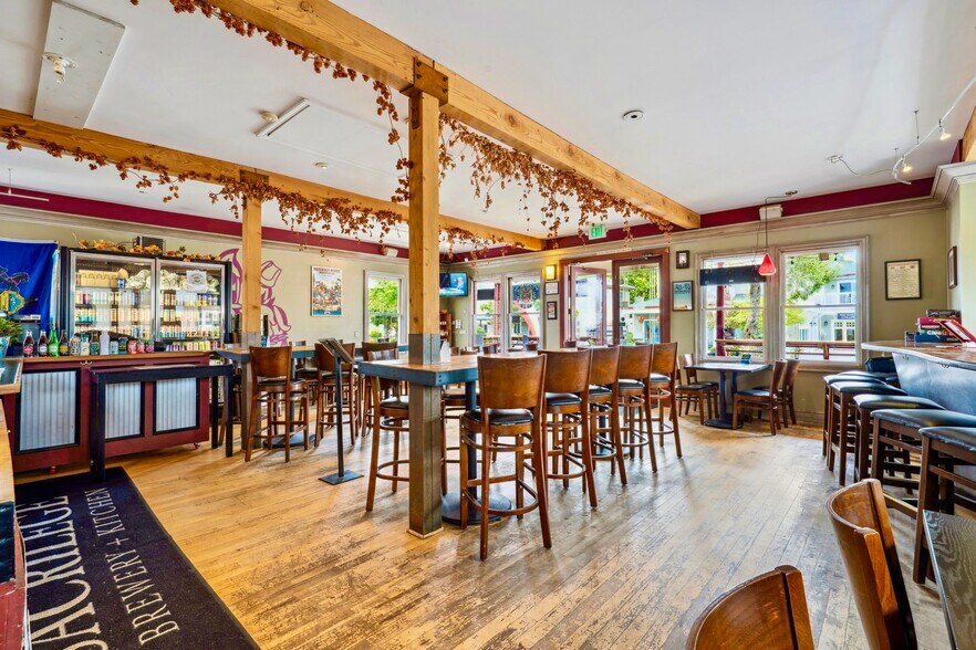 More Photos Of 730 Main St, Half Moon Bay Restaurant For Sale