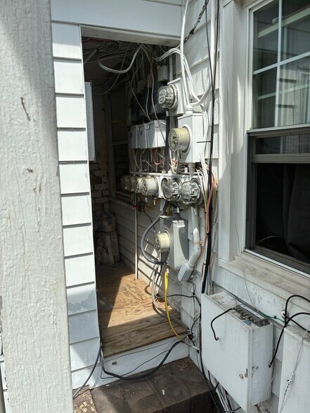 More Photos Of 1109 W Main St, Yadkinville Flex For Sale