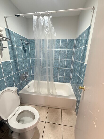 More Photos Of 1902 Texas Ave, Texas City Hotel For Sale