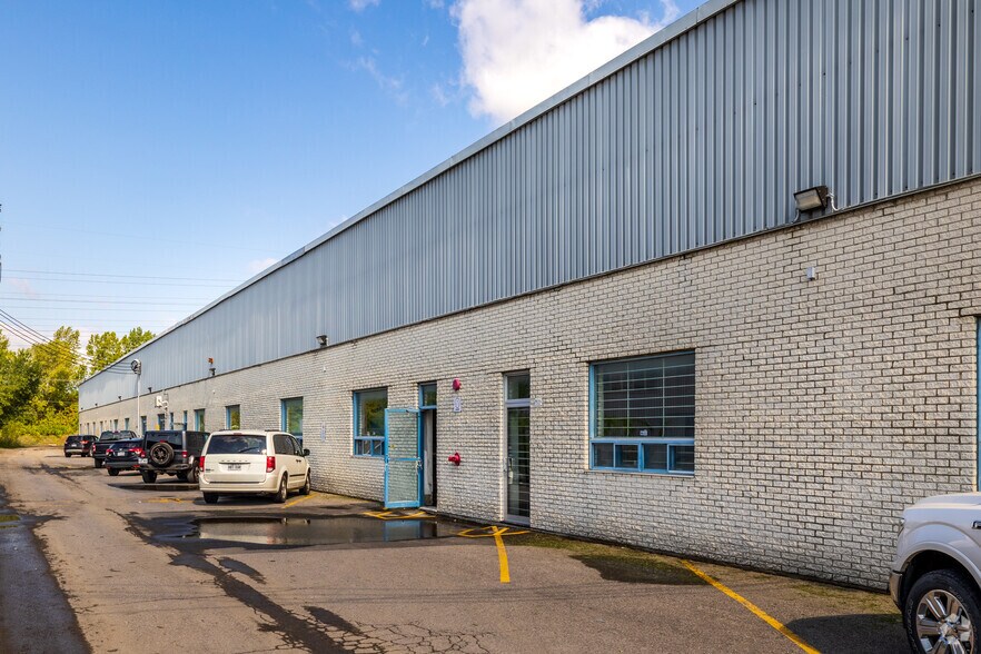 More Photos Of 7527-7583 Boul Henri-Bourassa E, Montréal Flex For Lease