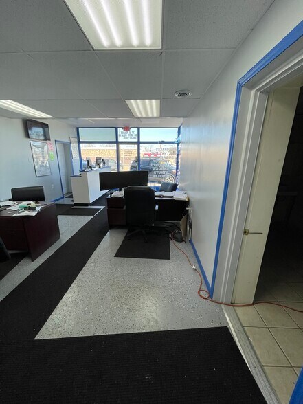 More Photos Of 37 W 10 Mile Rd, Hazel Park Auto Dealership For Lease