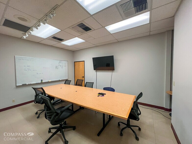 More Photos Of 63140 Britta St, Bend Office For Lease