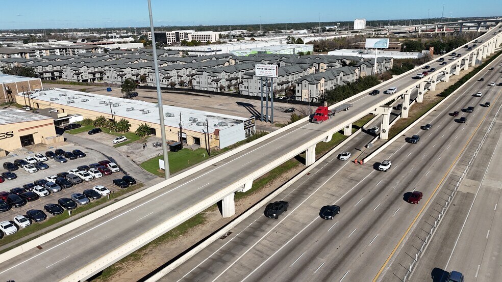 More Photos Of 10932 Katy Fwy, Houston Office For Lease