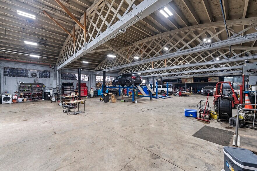 More Photos Of 5944 W 65th St, Chicago Service For Sale