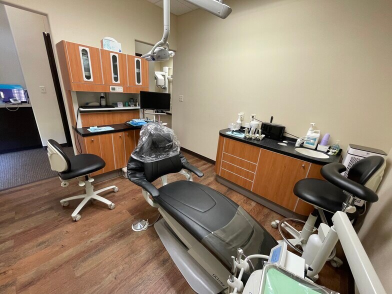 More Photos Of 3101 S Center St, Arlington Medical For Lease