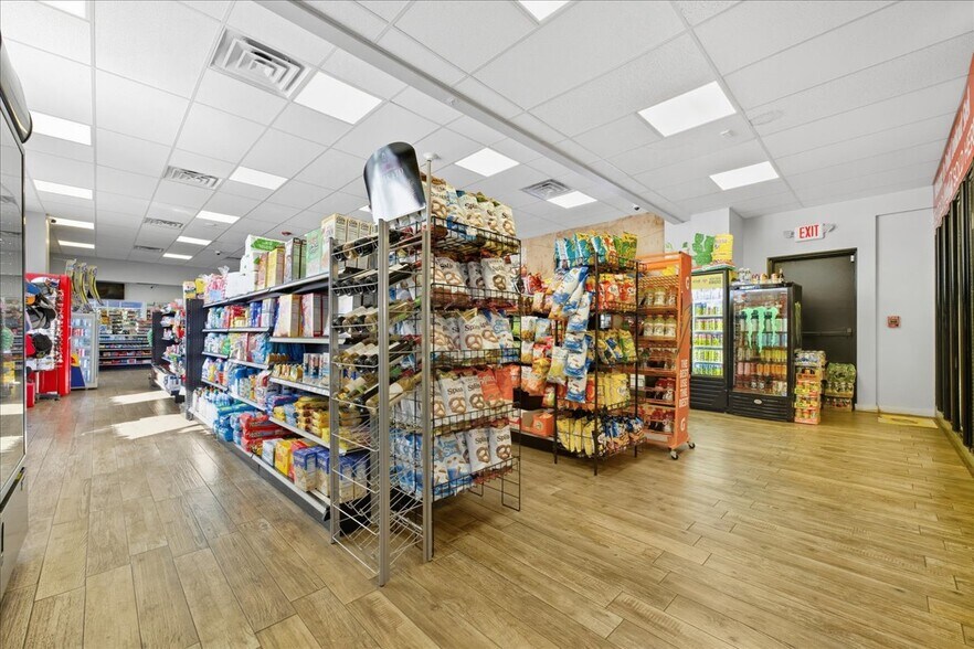 More Photos Of 12 Lido Blvd, Point Lookout Service Station For Sale