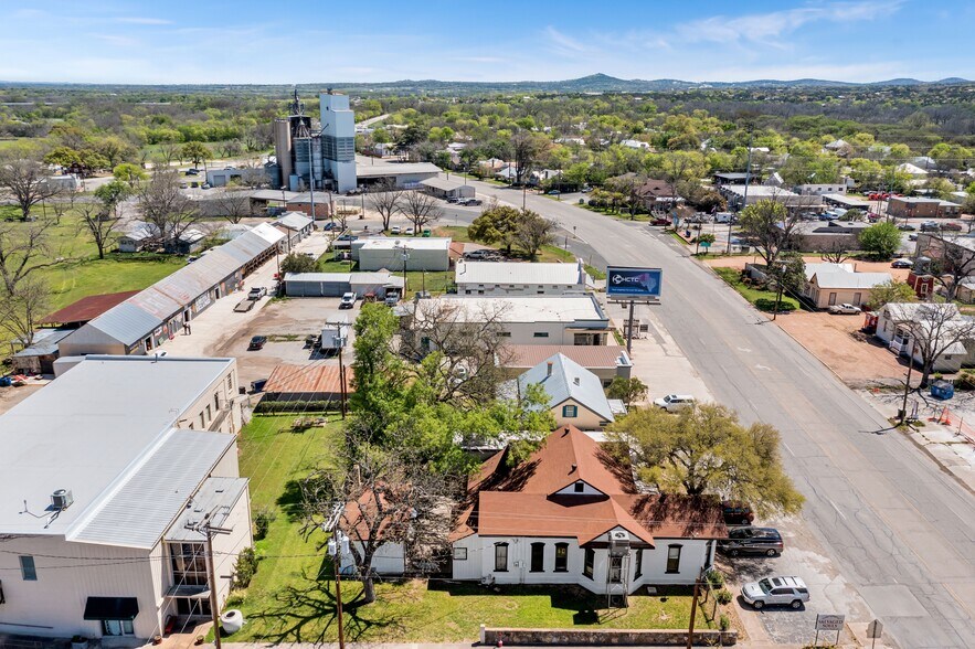 More Photos Of 702 Front St, Comfort Freestanding For Sale