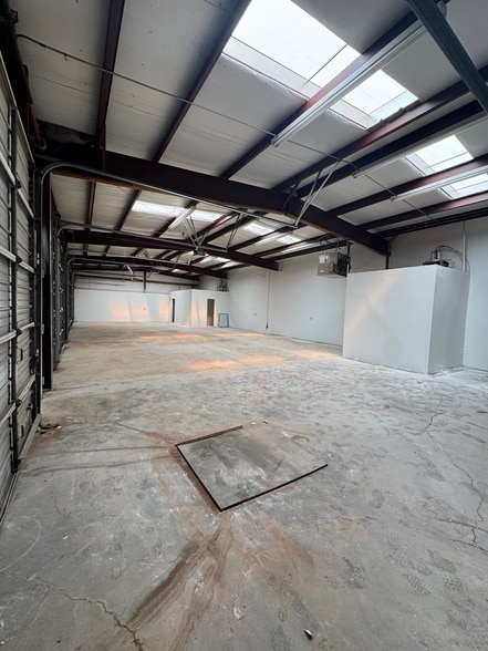 More Photos Of 200 S Fretz Ave, Edmond General Retail For Lease