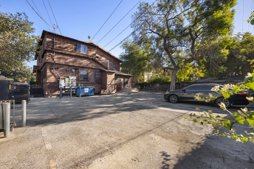 More Photos Of 2703 Raymond Ave, Los Angeles Apartments For Sale