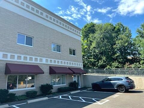 More Photos Of 100 Corporate Dr, Trumbull Research And Development For Lease