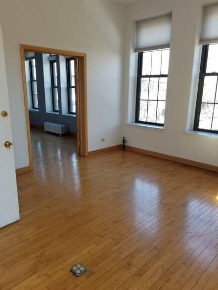 More Photos Of 101 N Marion St, Oak Park Storefront Retail Office For Lease