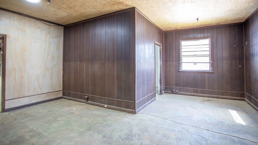 More Photos Of 3812 Bennington Ave, Kansas City Industrial For Sale