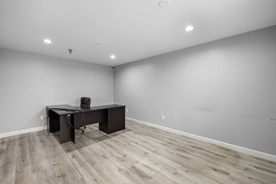 More Photos Of 13410 Waco St, Baldwin Park Manufacturing For Lease