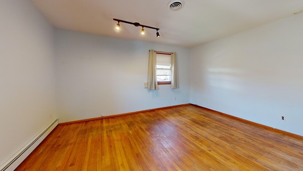 More Photos Of 1039 Richmond Rd, Staten Island Medical For Sale