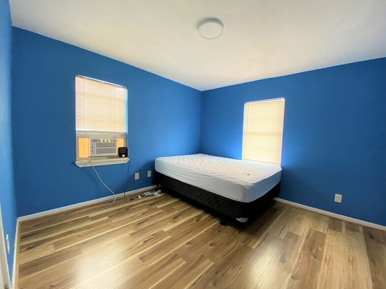 More Photos Of 3522 Sampson St, Houston Apartments For Sale