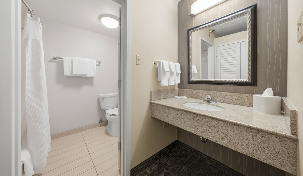 More Photos Of 800 Lake Cook Rd, Deerfield Hotel For Sale