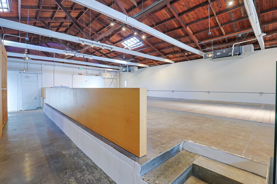 More Photos Of 350-360 Sunset Ave, Venice Warehouse For Lease