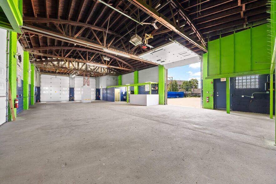 More Photos Of 4520 Rumsey Ave, Oak Lawn Industrial For Sale