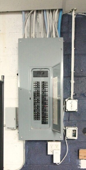More Photos Of 805 W Main St, Sterling Auto Repair For Sale