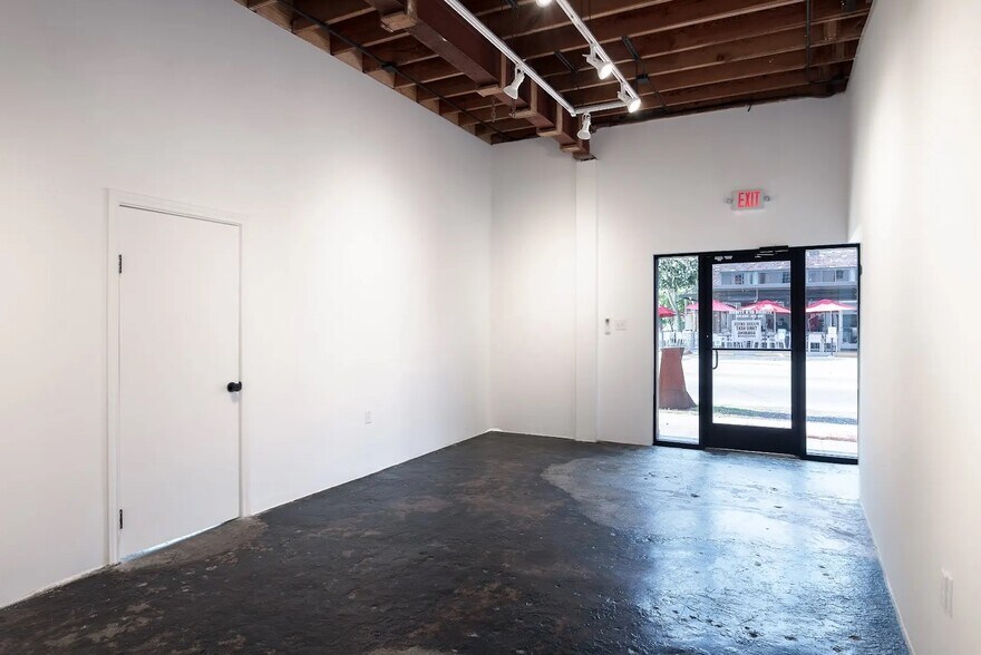 More Photos Of 217 Fairview Ave, Houston Freestanding For Lease