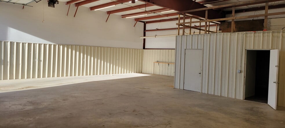 More Photos Of 64 Imperial Dr, Evanston Warehouse For Lease