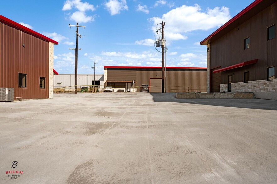 More Photos Of 52 Worth Dr, Boerne Warehouse For Lease