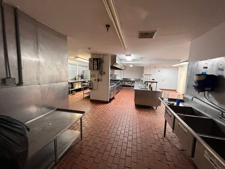More Photos Of 9009 Boone Rd, Houston Assisted Living For Lease