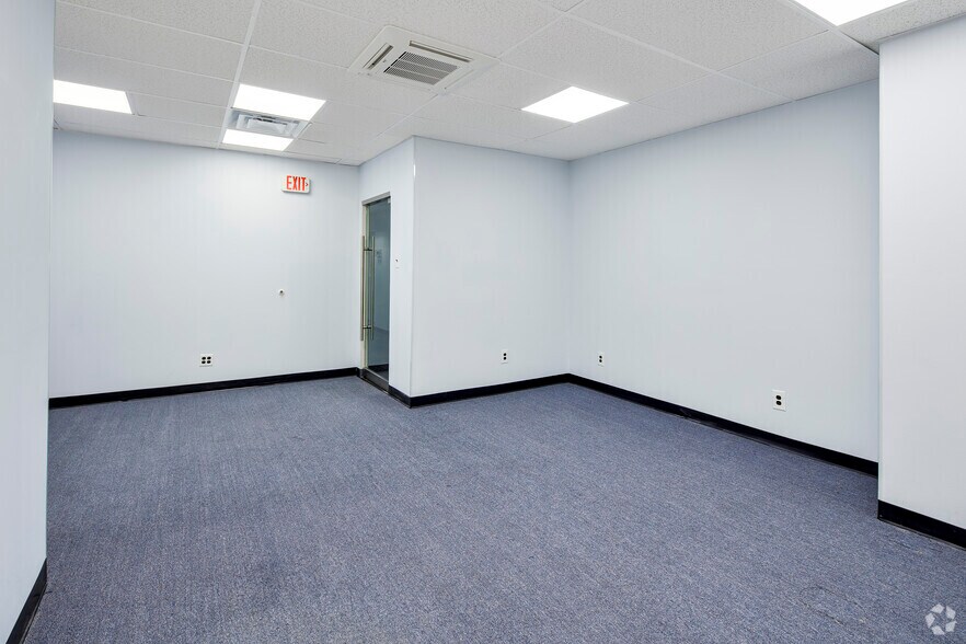 More Photos Of 205 S Whiting St, Alexandria Medical For Lease