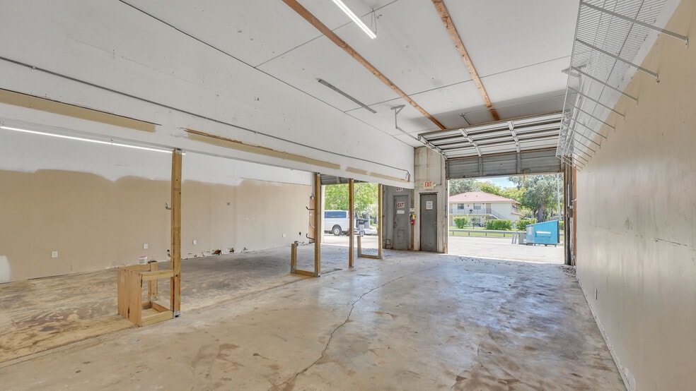 More Photos Of 10910-10920 Wiles Rd, Coral Springs Warehouse For Lease