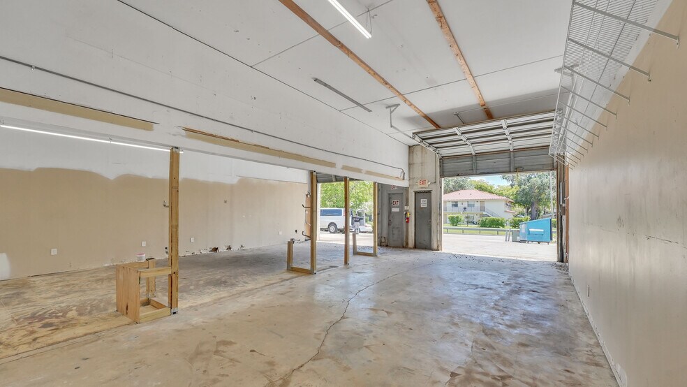 More Photos Of 10910-10920 Wiles Rd, Coral Springs Warehouse For Lease