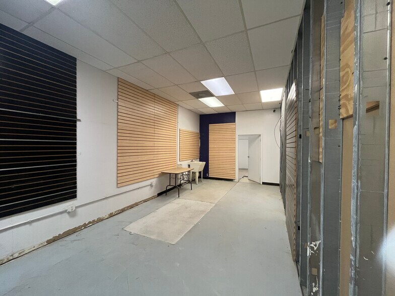 More Photos Of 1201-1313 W 103rd St, Kansas City Unknown For Lease