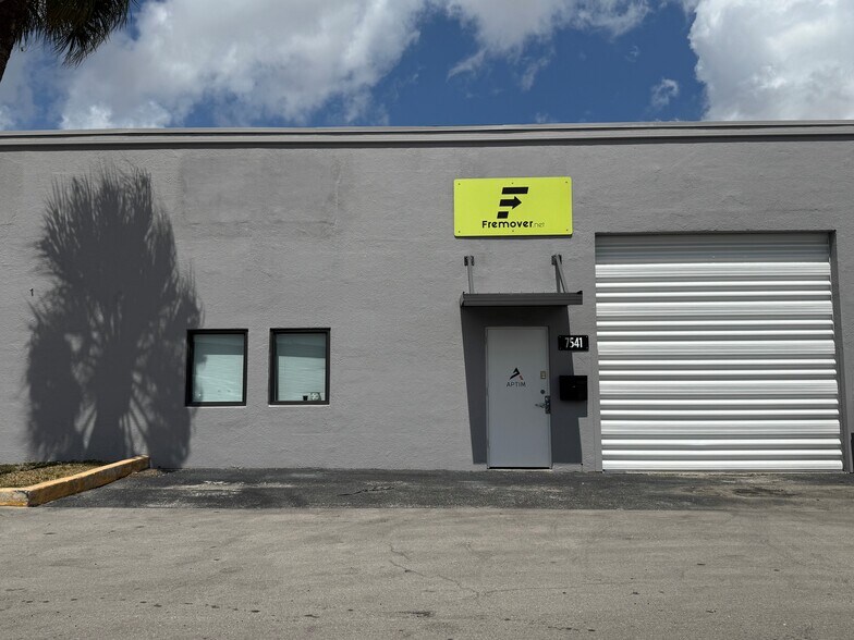 More Photos Of 7521-7561 NW 77th Ter, Medley Distribution For Lease