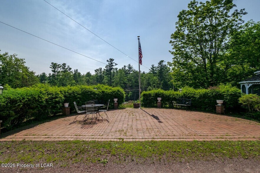 More Photos Of 5501 Bear Creek Blvd, Bear Creek General Retail For Sale