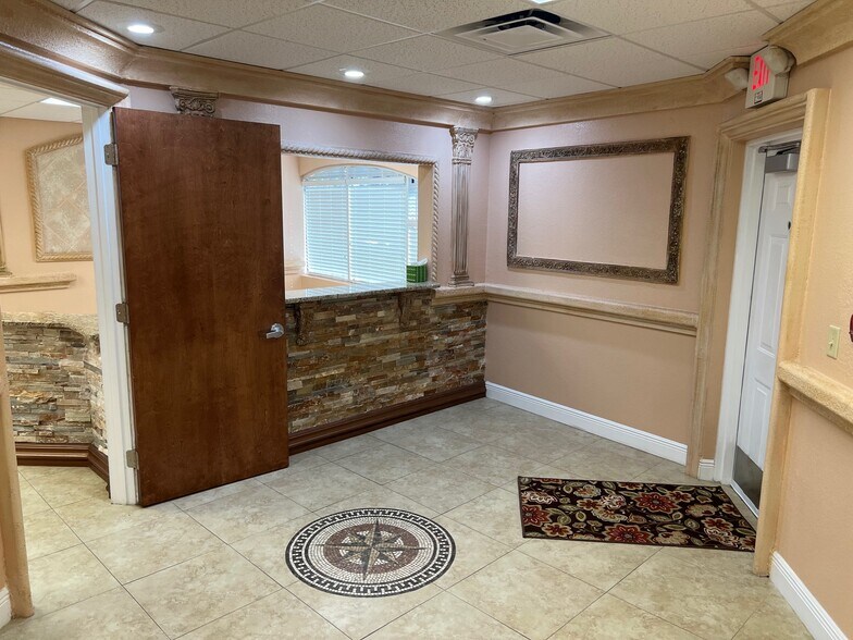 More Photos Of 260 Lookout Pl, Maitland Medical For Lease