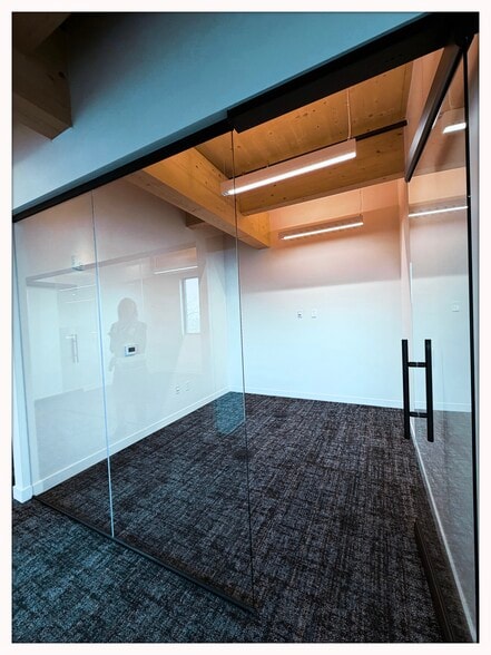 More Photos Of 2422 E 7th St, Austin Office For Lease