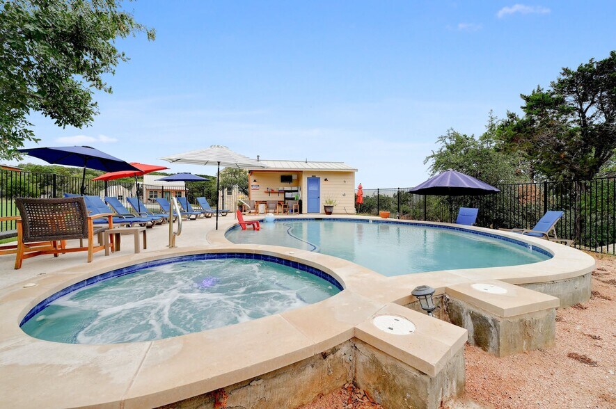 More Photos Of 7400 McGregor Ln, Dripping Springs Hotel For Sale