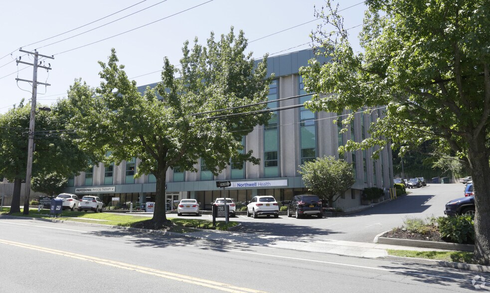 More Photos Of 755 New York Ave, Huntington Medical For Lease