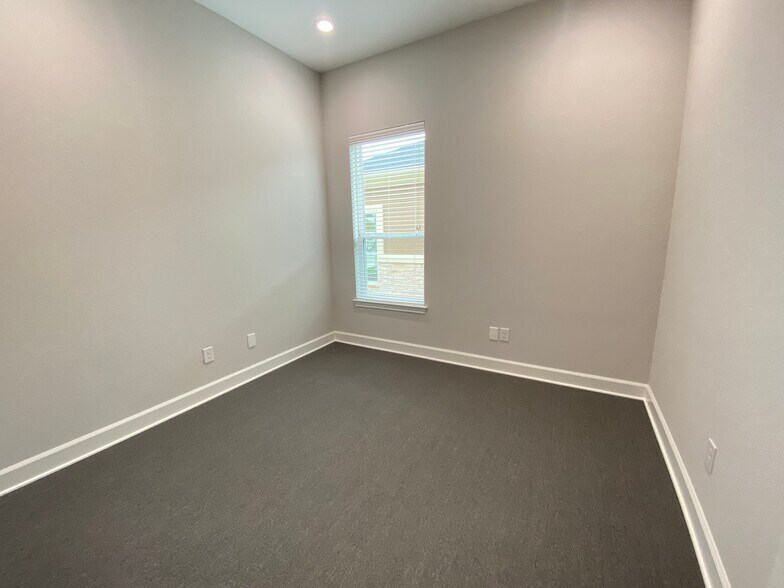 More Photos Of 1640 Highland Falls Dr, Leander Medical For Sale