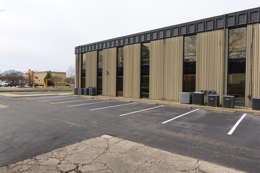 More Photos Of 4190 S Plaza Trl, Virginia Beach Office For Lease