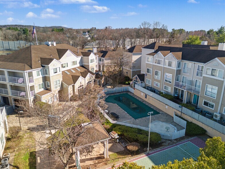 More Photos Of 390 Bee St, Meriden Apartments For Sale