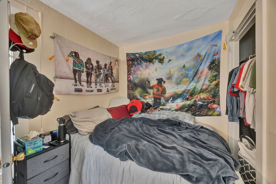 More Photos Of 215 N College Ave, Oxford Apartments For Sale