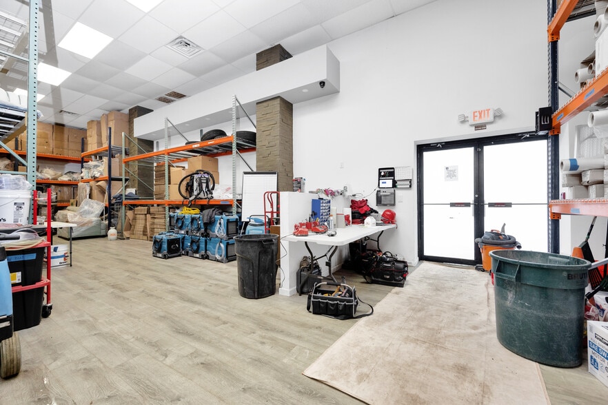 More Photos Of 429 W Main St, Patchogue Freestanding For Lease