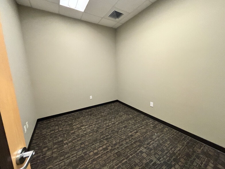 More Photos Of 223 Commercial St NE, Salem Storefront Retail Office For Lease