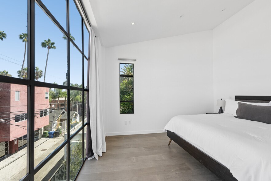 More Photos Of 1317 Cabrillo Ave, Venice Flex For Sale