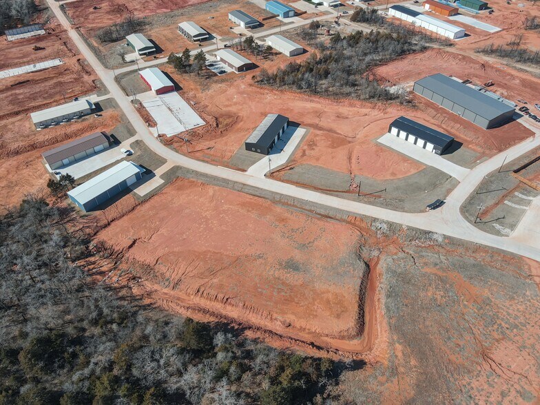 More Photos Of 451 Koloa Ave, Edmond Manufacturing For Sale