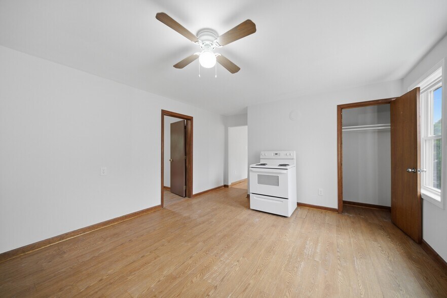 More Photos Of 61 B St, Manchester Multifamily For Sale